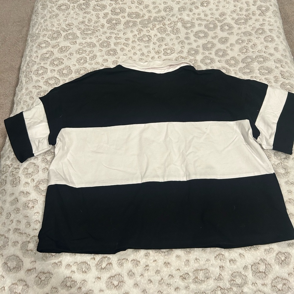 NWOT Women’s Size medium Waist Crop Length Polo - Picture 4 of 5